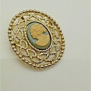 VTG Sarah Coventry Goldtone Blue Cameo Brooch Pendant Filigree Oval Convertible